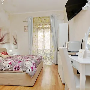 https://chilling-jacuzzi-suite.it-romehotels.com
